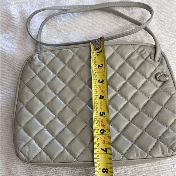 Charter Club Classics leather shoulder bag quilted gray with tassel pull - Picture 7 of 8